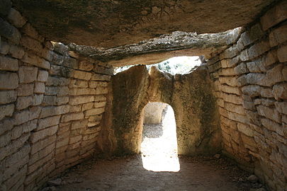 Le_Pouget_dolmen_2.JPG